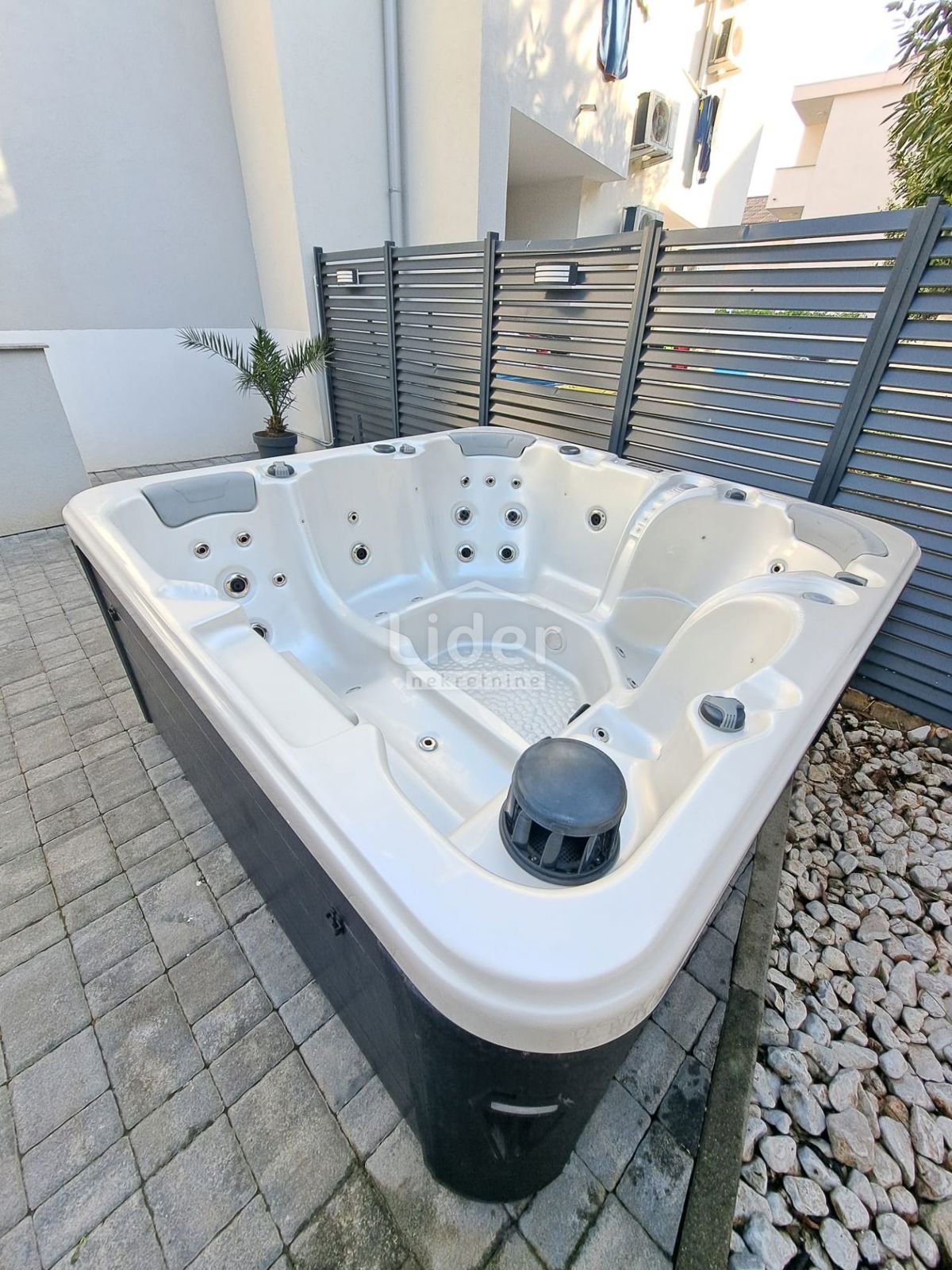 Stanovanje Novalja, 70m2