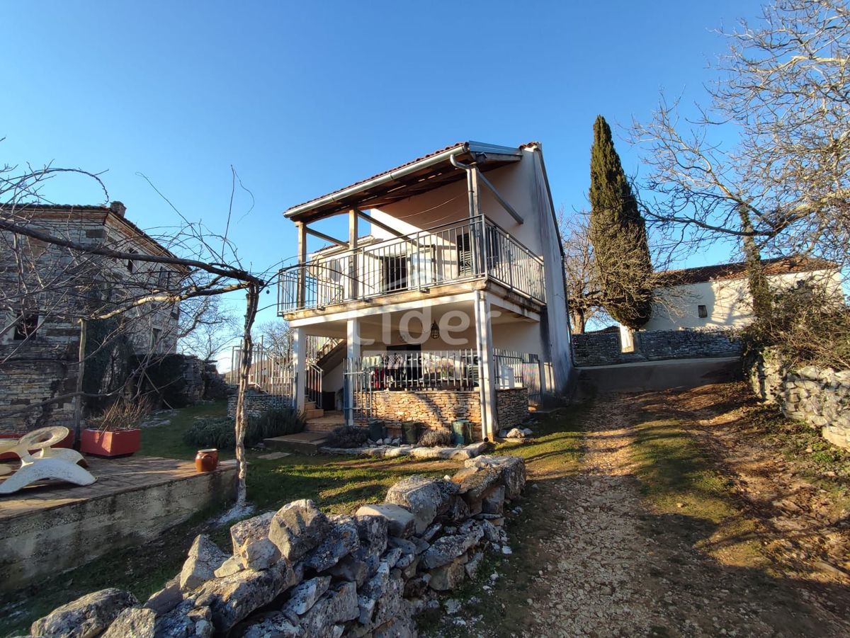 Hiša Oprtalj, 1300m2