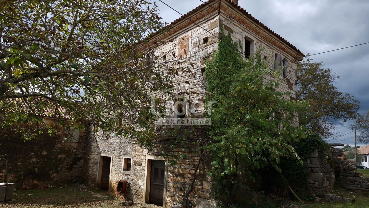 Hiša Oprtalj, 1300m2