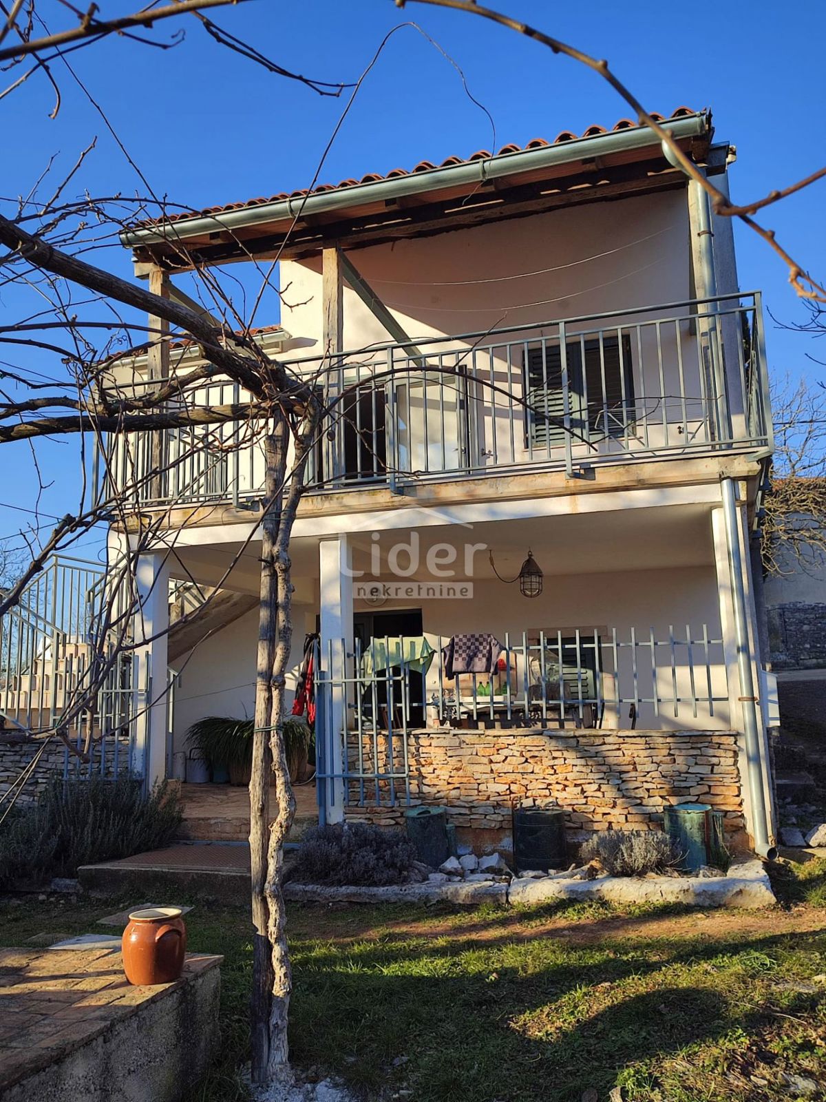 Hiša Oprtalj, 1300m2