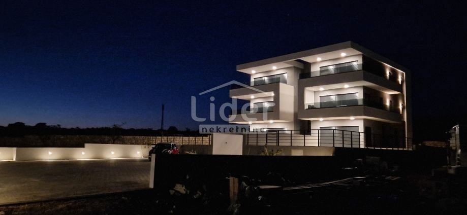 Stanovanje Novalja, 72m2