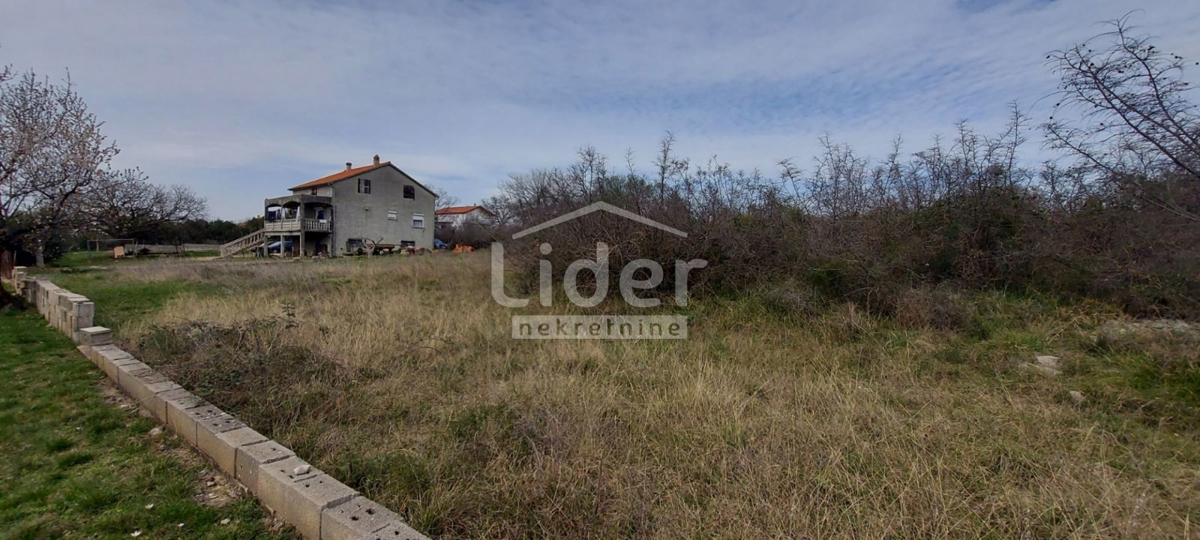 Zemljišče Poličnik, 755m2