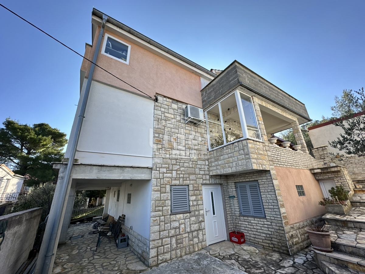 Hiša Donji Karin, Benkovac, 200m2