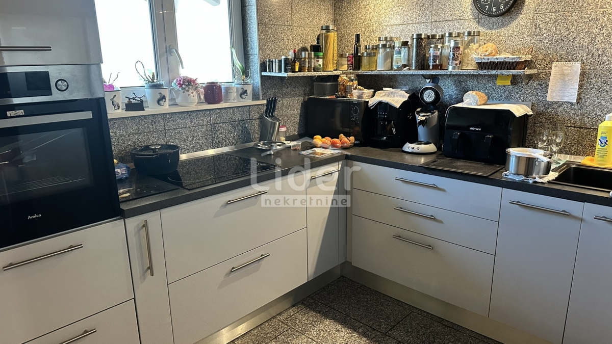 Hiša Donji Karin, Benkovac, 200m2