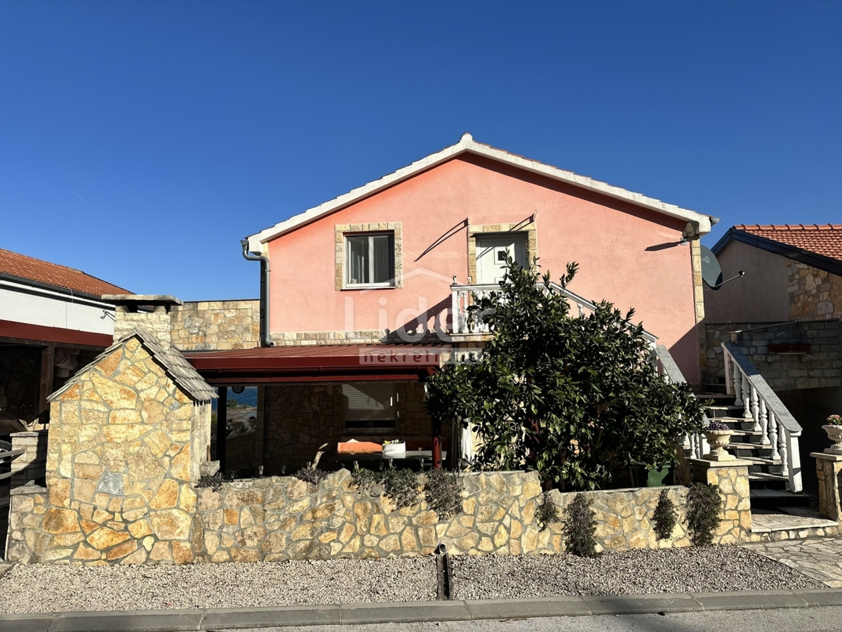 Hiša Donji Karin, Benkovac, 200m2