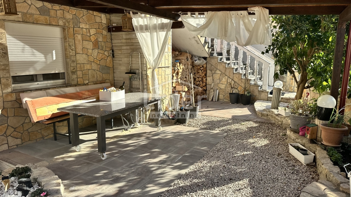 Hiša Donji Karin, Benkovac, 200m2