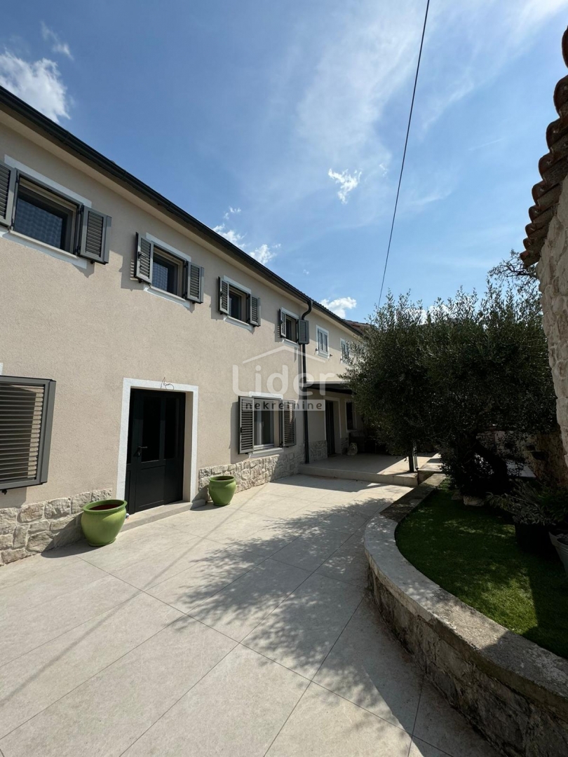 Hiša Kostrena Sveta Lucija, Kostrena, 171m2