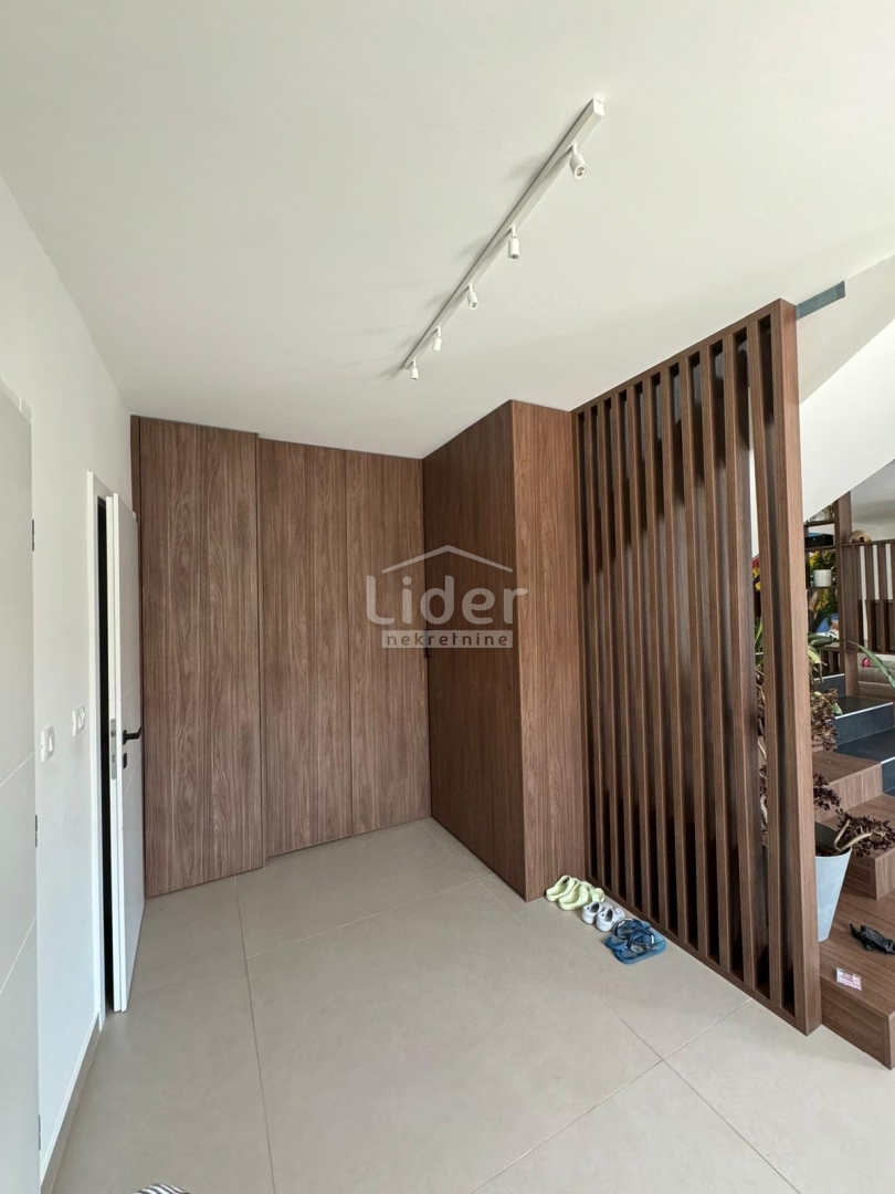 Hiša Kostrena Sveta Lucija, Kostrena, 171m2