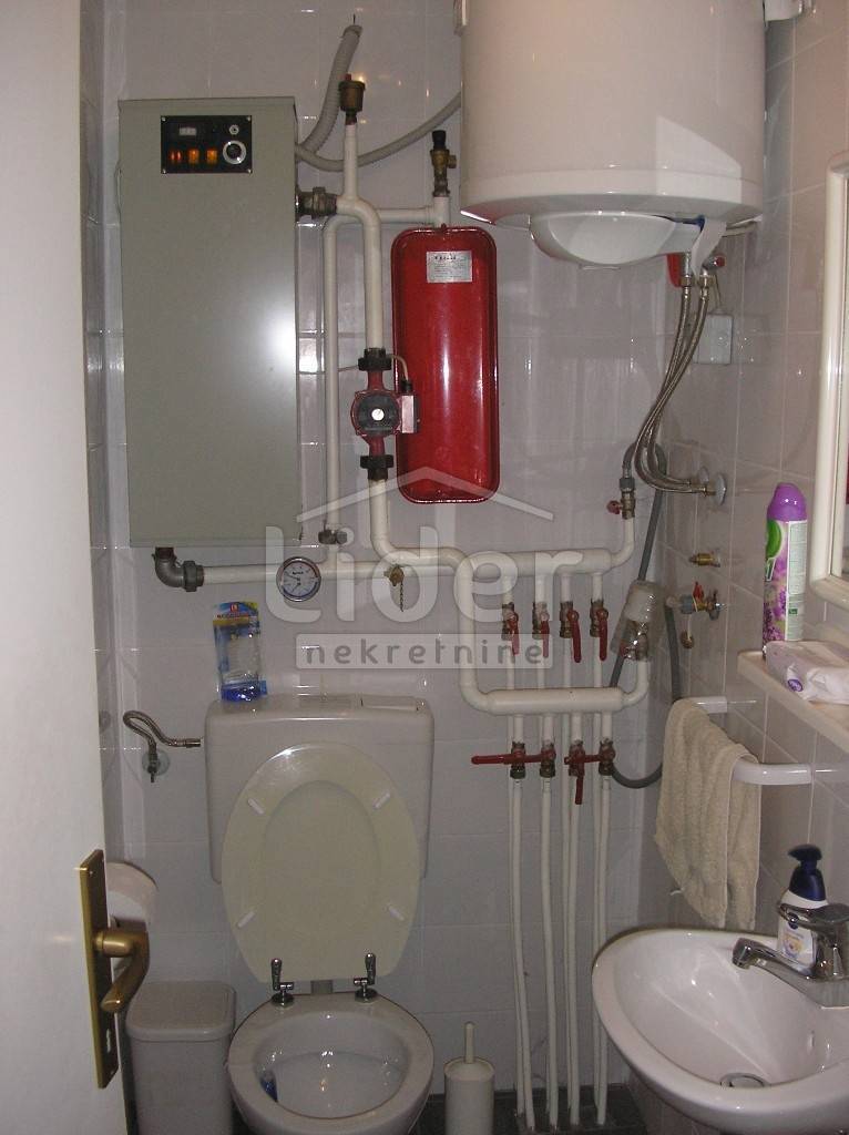 Poslovni prostor Krnjevo, 79m2