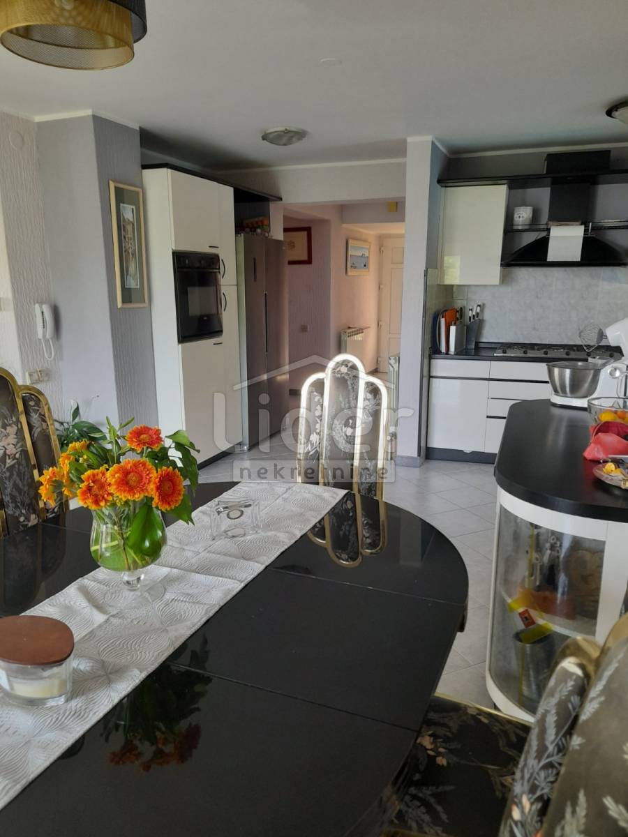 Hiša Škurinje, 250m2