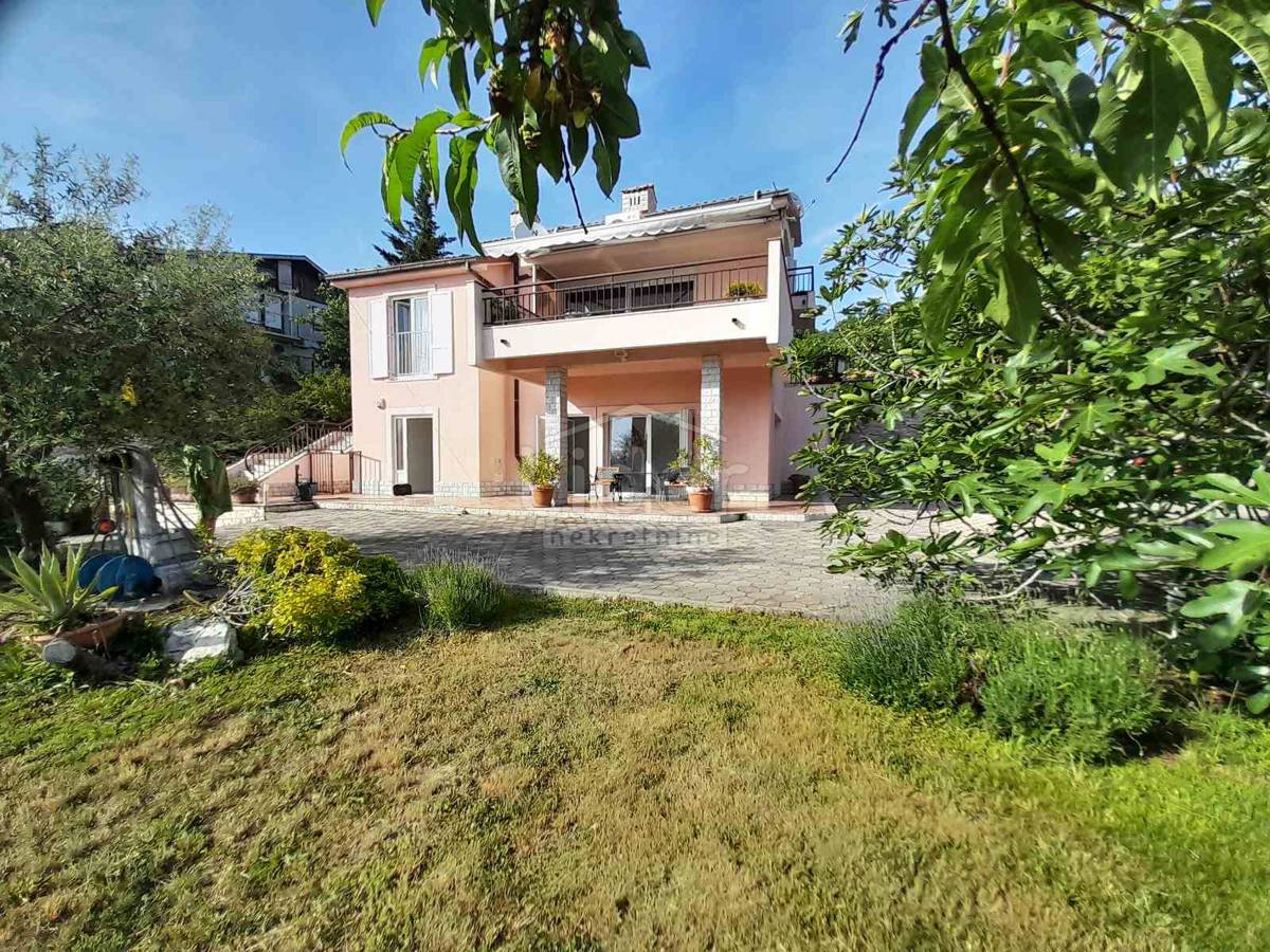 Hiša Škurinje, 250m2