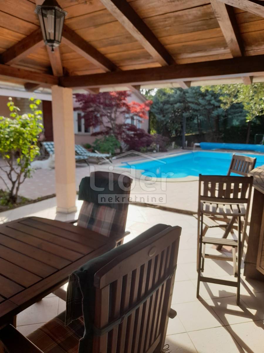 Hiša Škurinje, 250m2