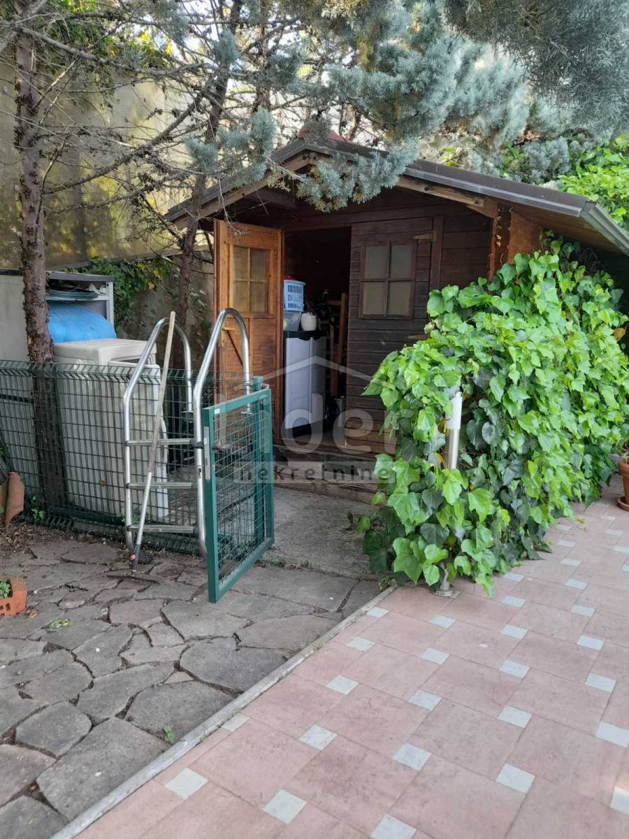 Hiša Škurinje, 250m2