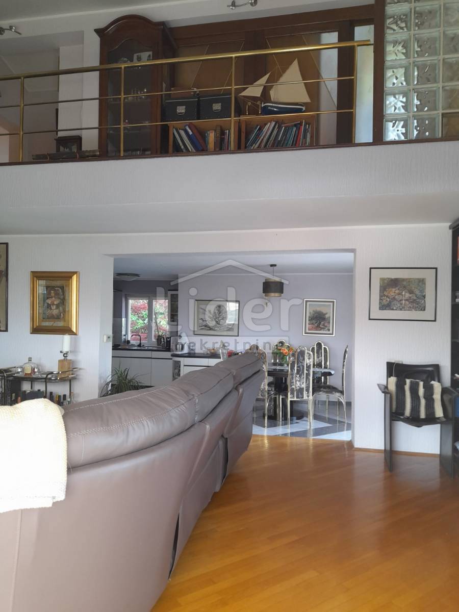 Hiša Škurinje, 250m2