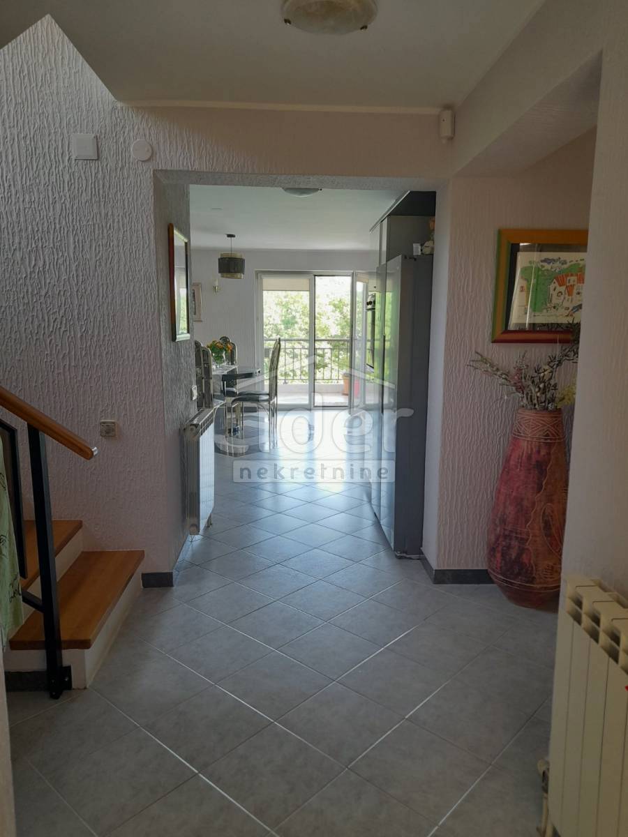 Hiša Škurinje, 250m2