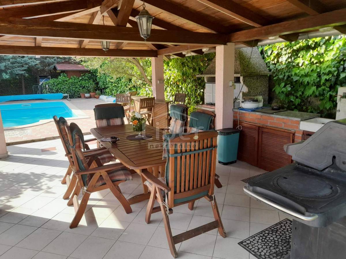 Hiša Škurinje, 250m2