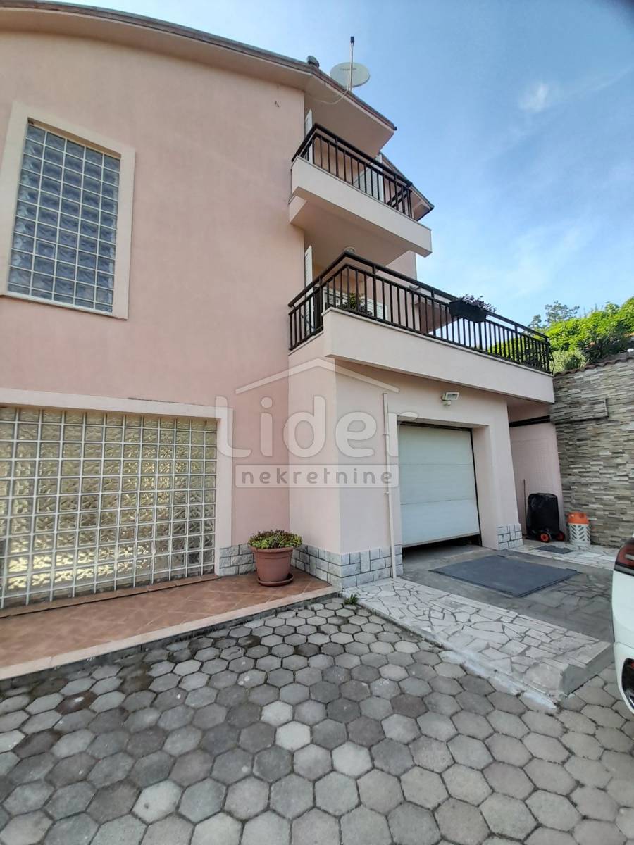 Hiša Škurinje, 250m2