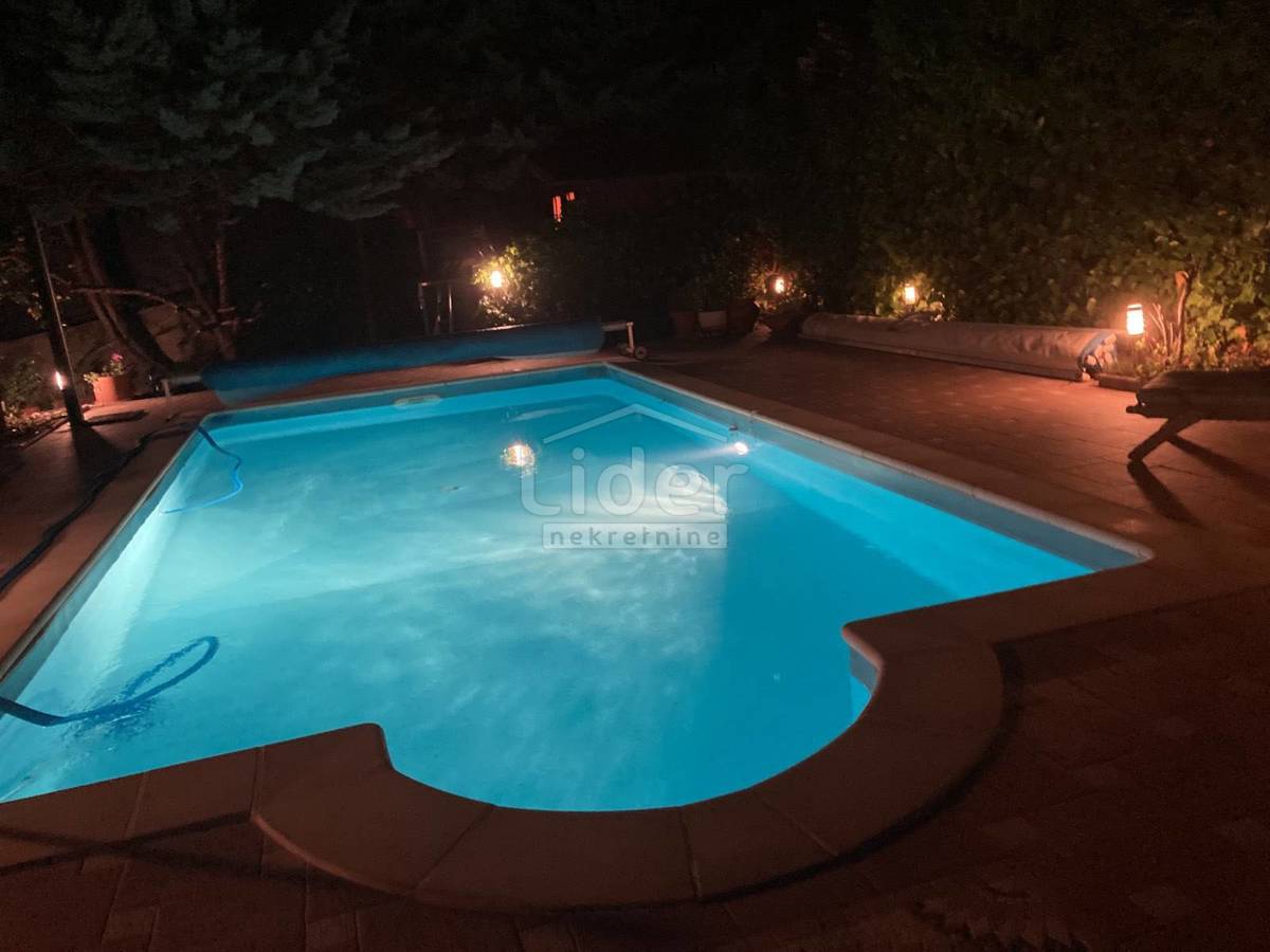 Hiša Škurinje, 250m2