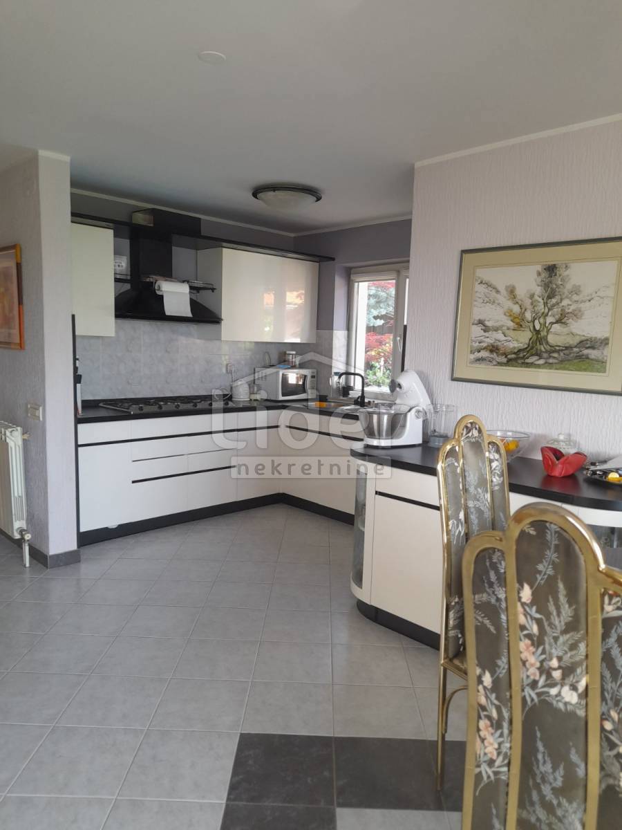 Hiša Škurinje, 250m2