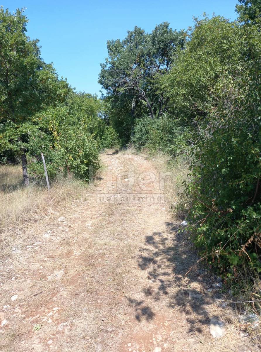 Zemljišče Bibići, 1100m2