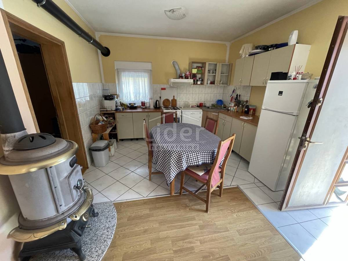 Hiša Gornji Karin, 170m2