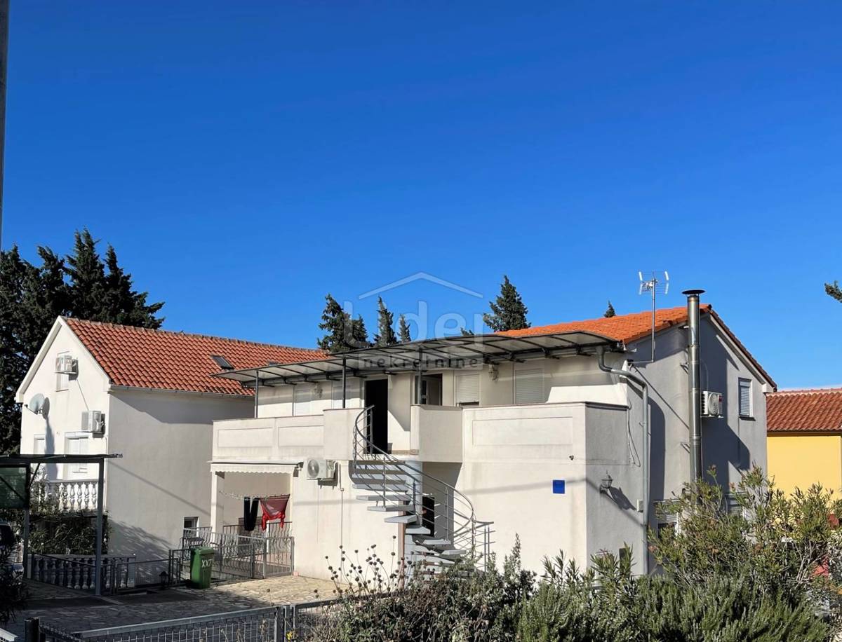 Hiša Gornji Karin, 170m2