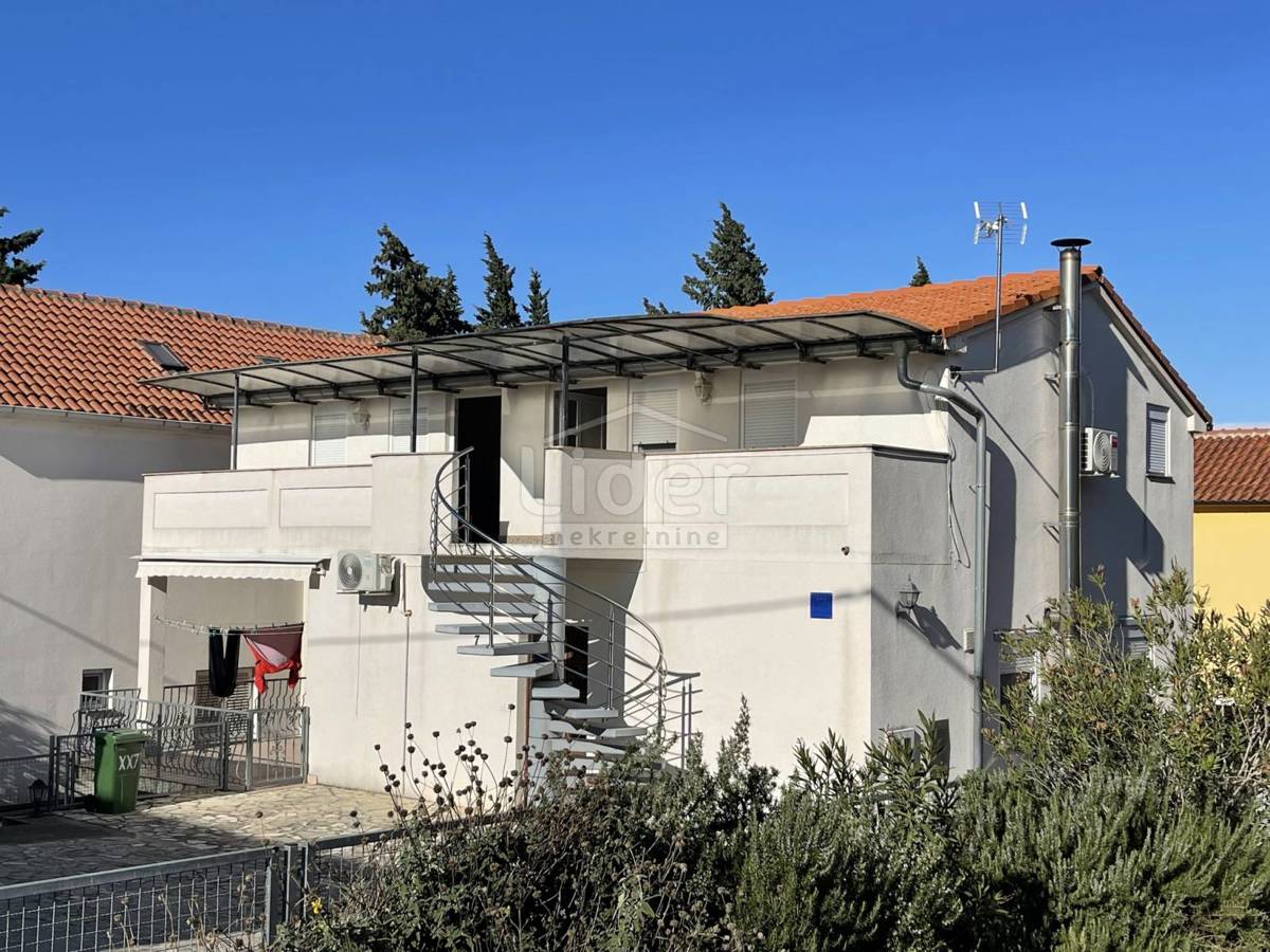 Hiša Gornji Karin, 170m2