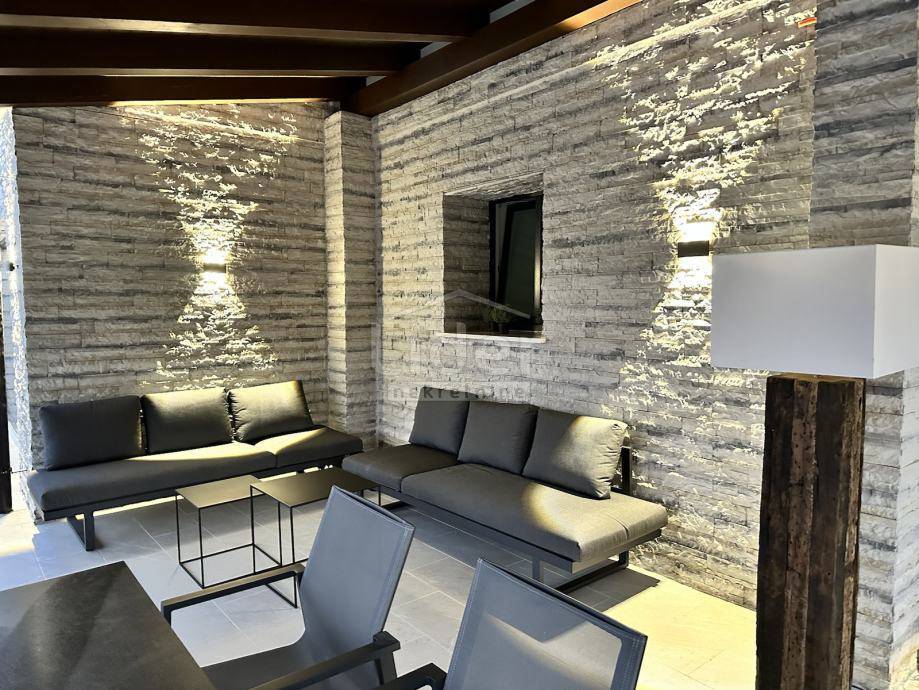 Hiša Poljane, 328m2