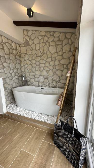 Hiša Poljane, 328m2