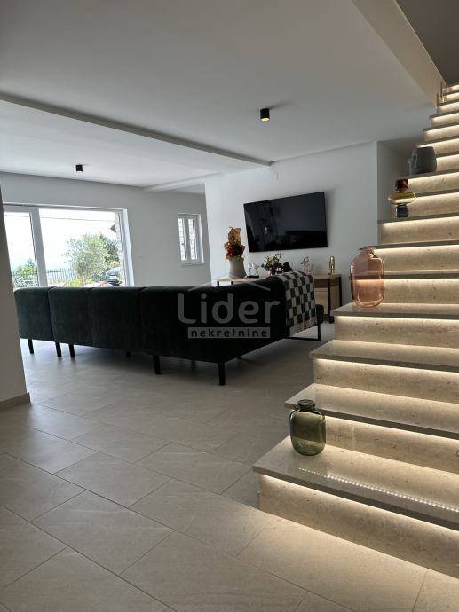 Hiša Poljane, 328m2