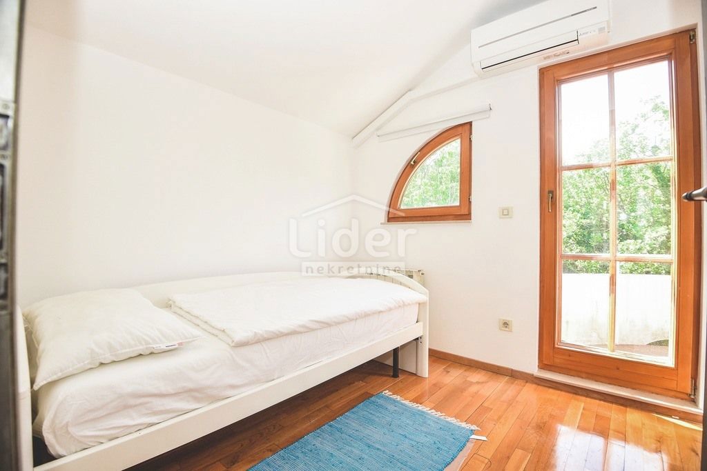 Hiša Gornja Vežica, 330m2