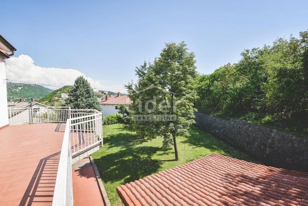 Hiša Gornja Vežica, 330m2