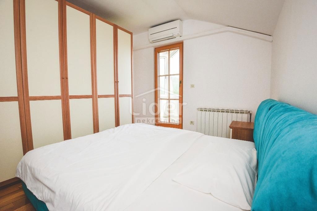 Hiša Gornja Vežica, 330m2