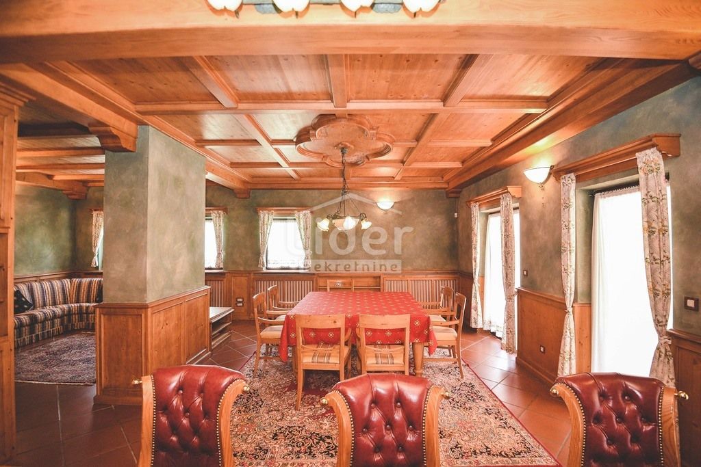 Hiša Gornja Vežica, 330m2