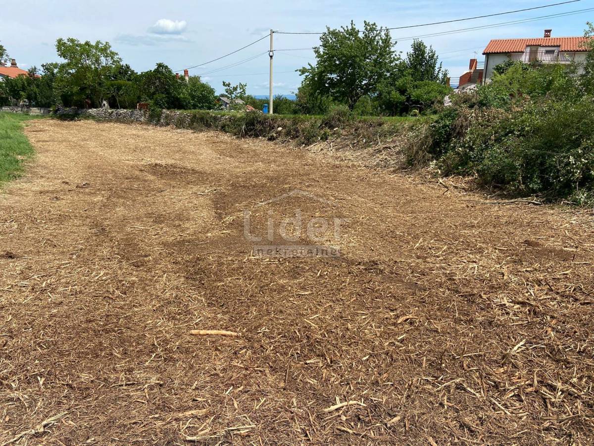 Zemljišče Kršan, 875m2