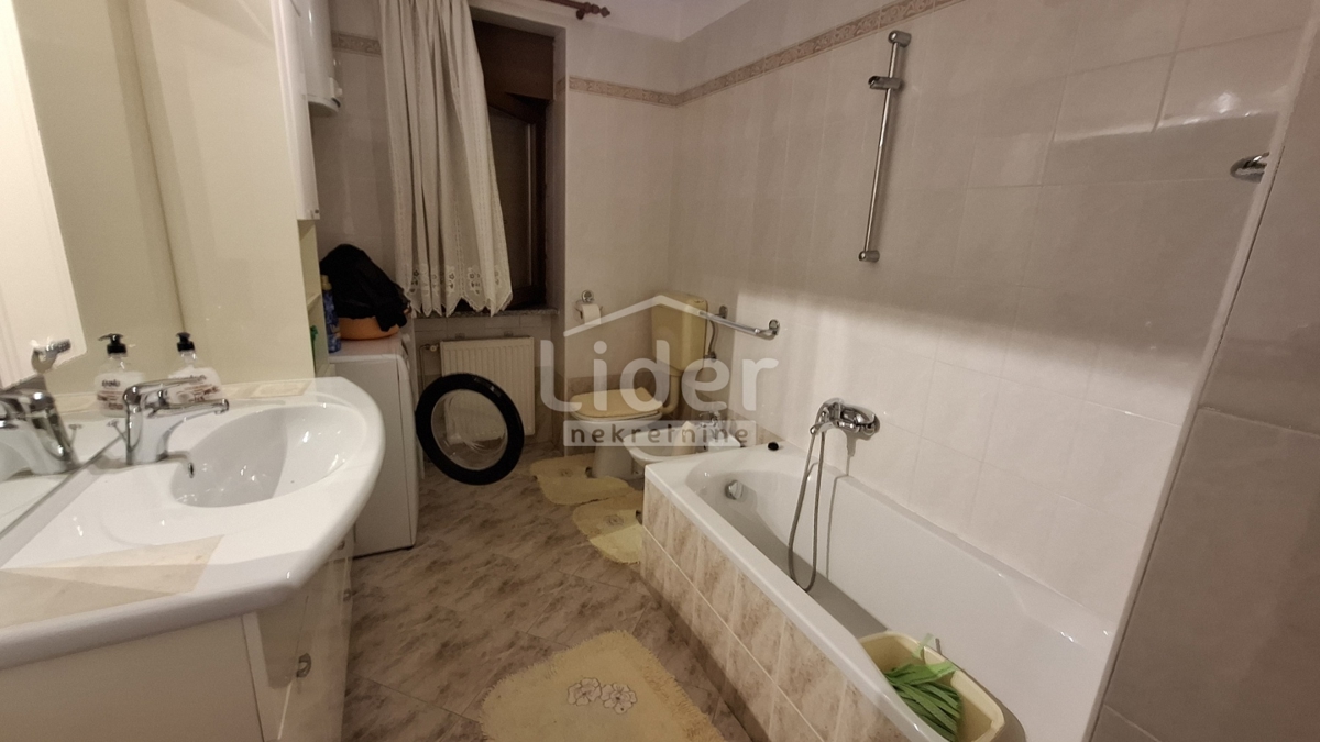 Hiša Rukavac, 300m2