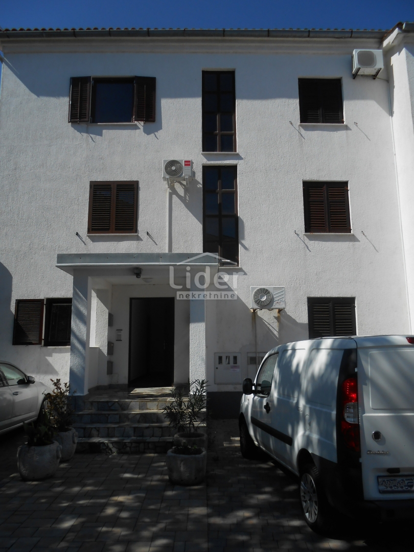 MALINSKA Apartment of 58 m2 with a loggia