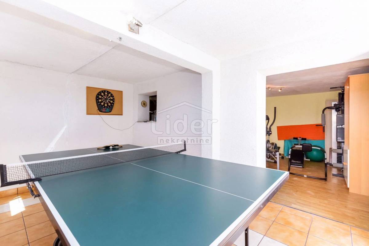 Hiša Crikvenica, 450m2