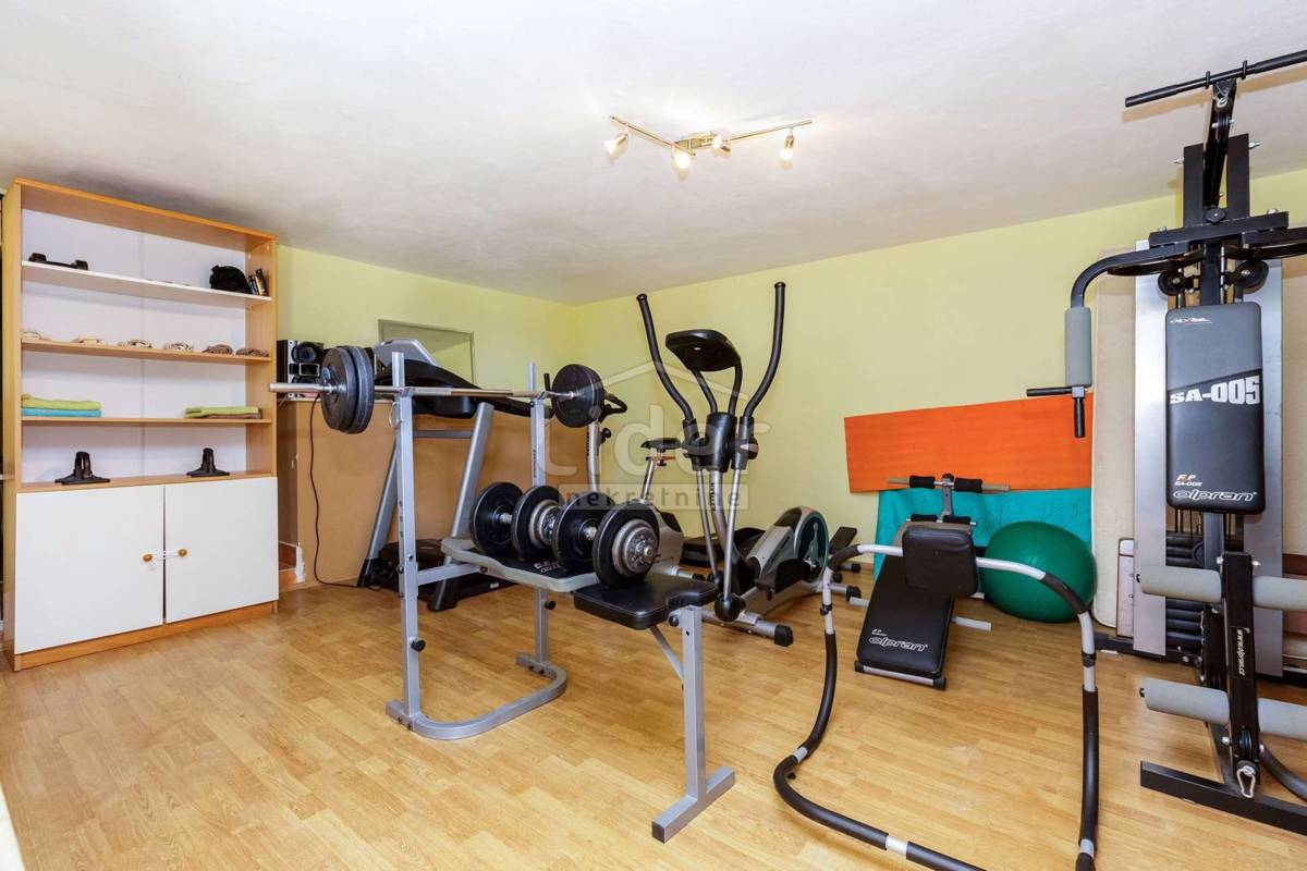 Hiša Crikvenica, 450m2