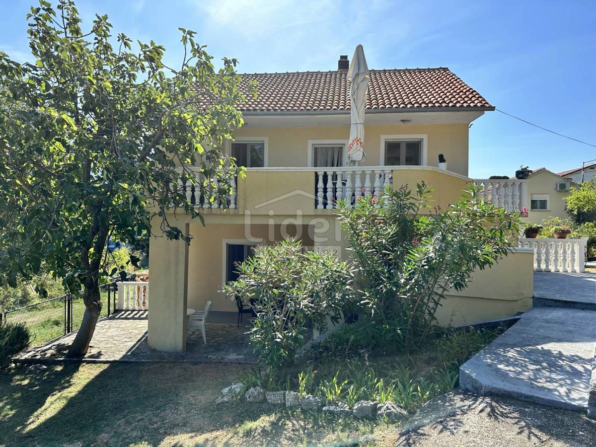 Hiša Gornji Karin, 130m2