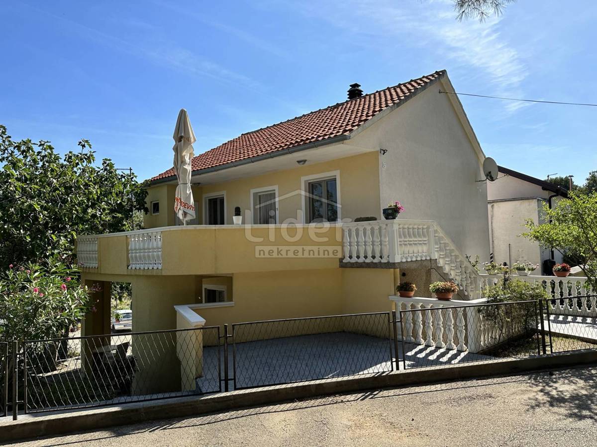 Hiša Gornji Karin, 130m2