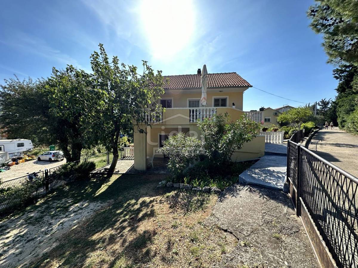 Hiša Gornji Karin, 130m2