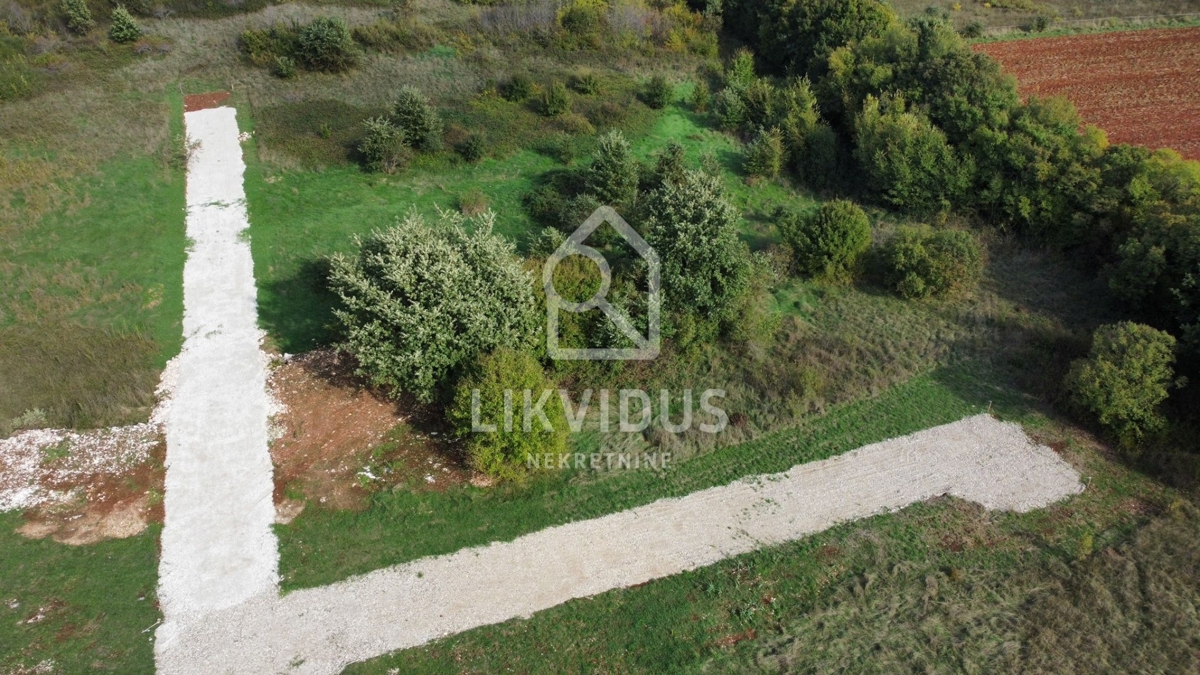 Zemljišče Hreljići, Marčana, 1.307m2