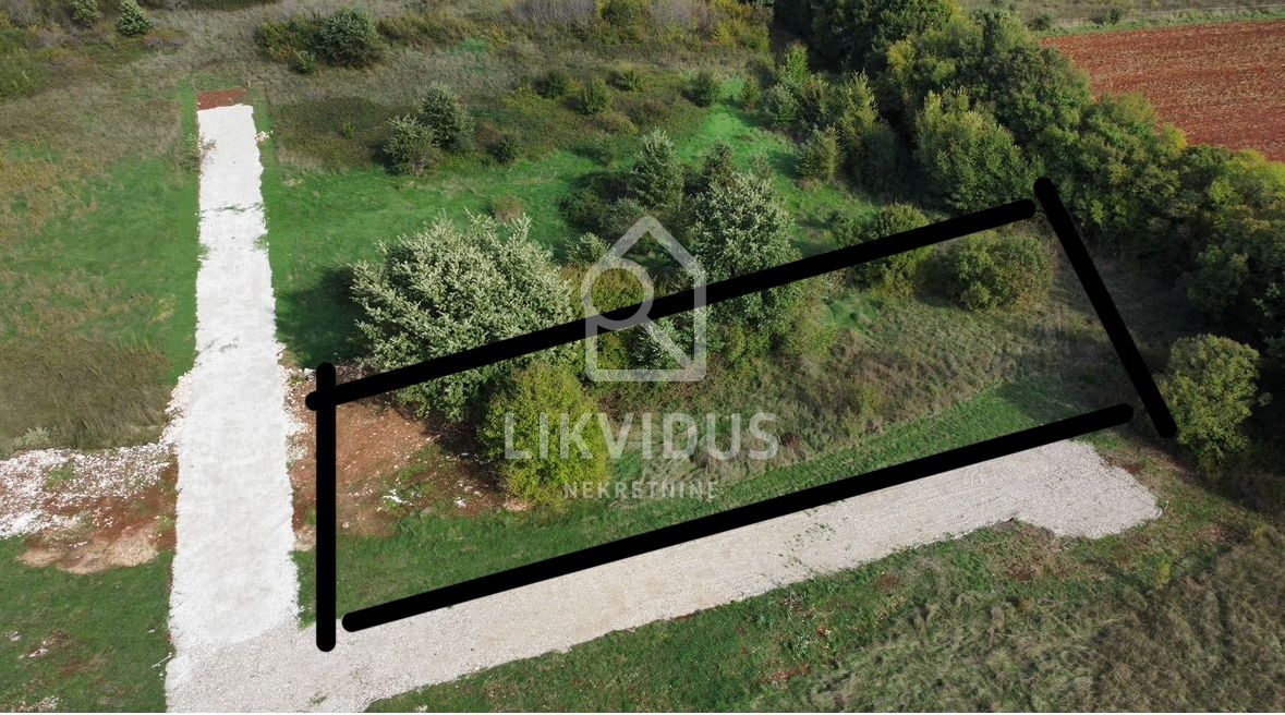 Zemljišče Hreljići, Marčana, 1.307m2