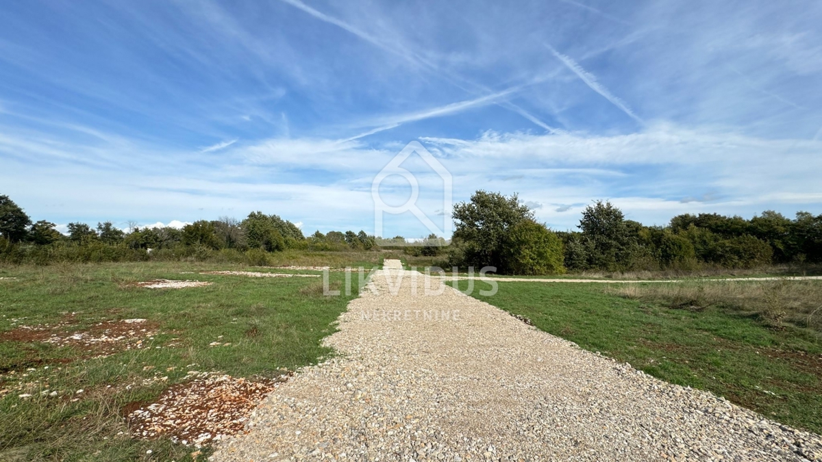 Zemljišče Hreljići, Marčana, 1.307m2