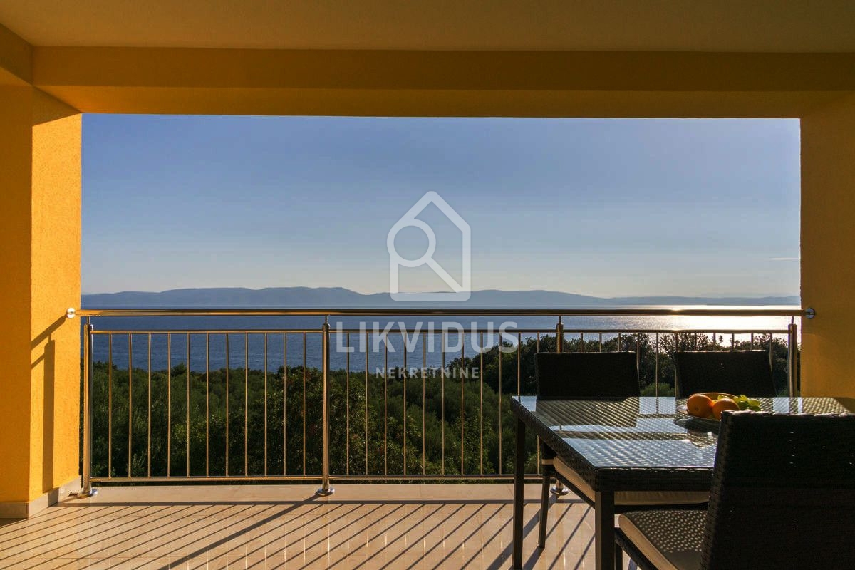 Apartma Ravni, Raša, 450m2