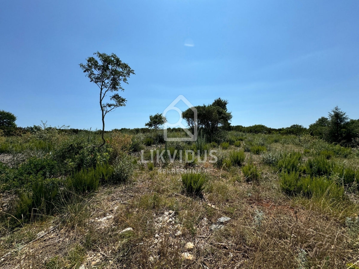 Zemljišče Medulin, 715m2