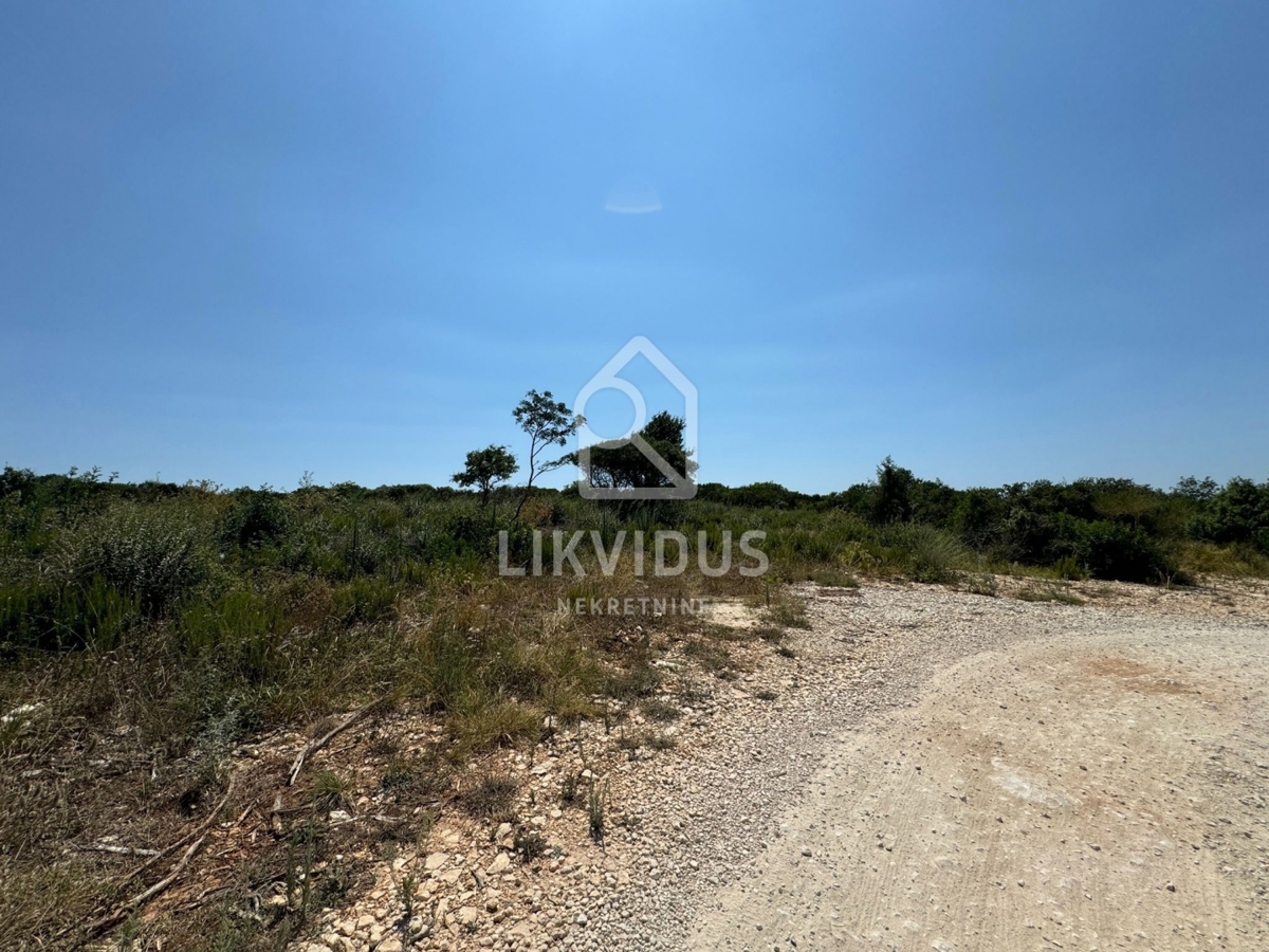 Zemljišče Medulin, 715m2