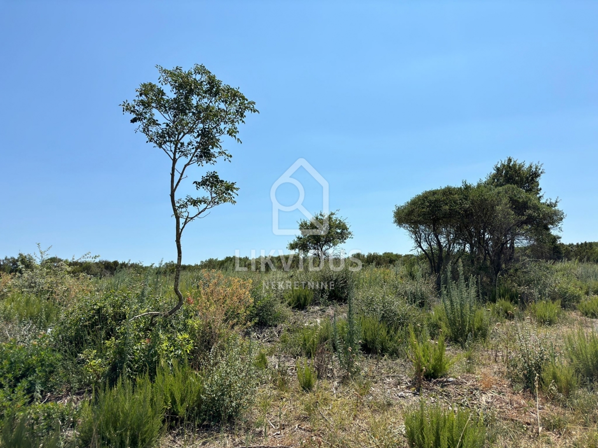 Zemljišče Medulin, 715m2