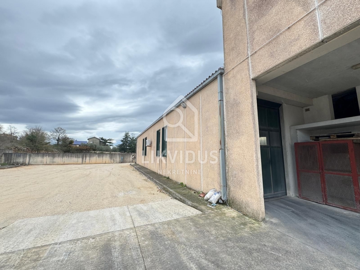 Poslovni prostor Kanfanar, 975m2